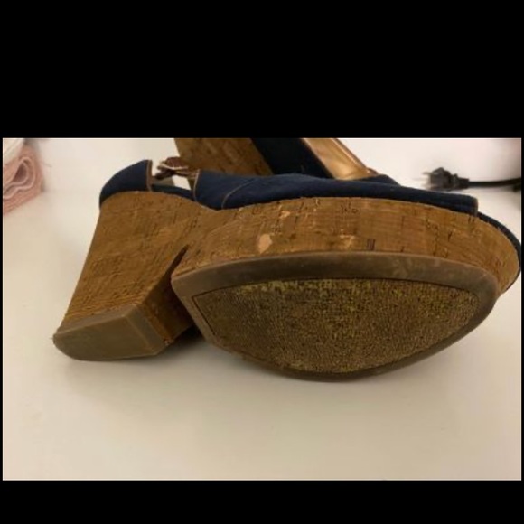 BCBG Jean & Cork wedges! - Picture 4 of 6
